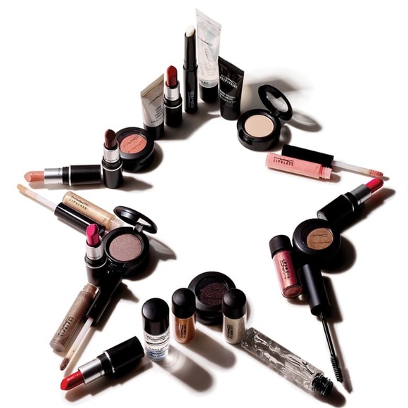 24 piece MAC Star Advent Calendar 2020 - Picture 2 of 7